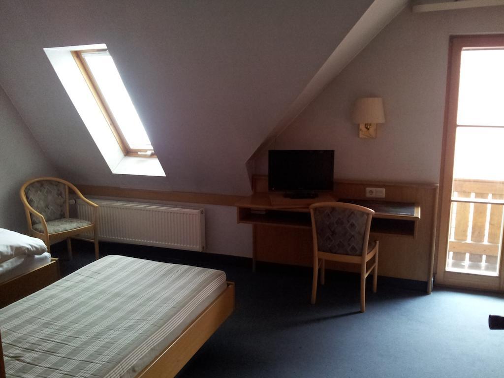 Zur Frischen Quelle Hotel Oberasbach Phòng bức ảnh
